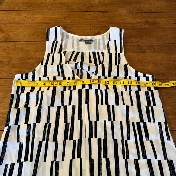 Vince Women's Black/White 100% Silk Tank Top - Size Medium - Picture 6 of 7